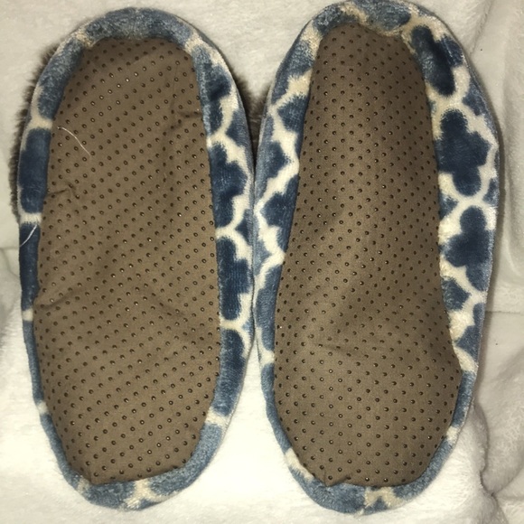 Ardour blue and white slippers. Size 8. - Picture 5 of 12